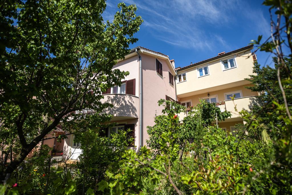 Apartments Vitkovic 茨雷斯 外观 照片